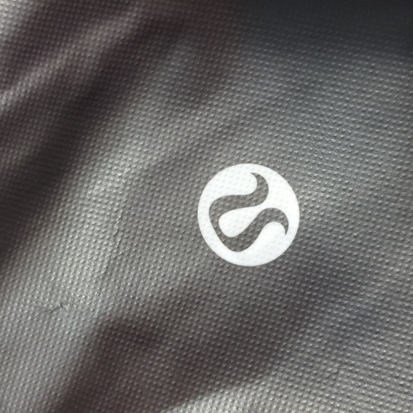 FREE WITH PURCHASE Lululemon shopping bag - Picture 3 of 8